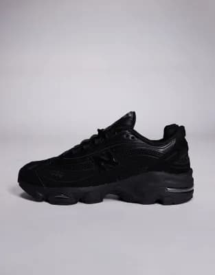 New Balance M1000 unisex sneakers in triple black
